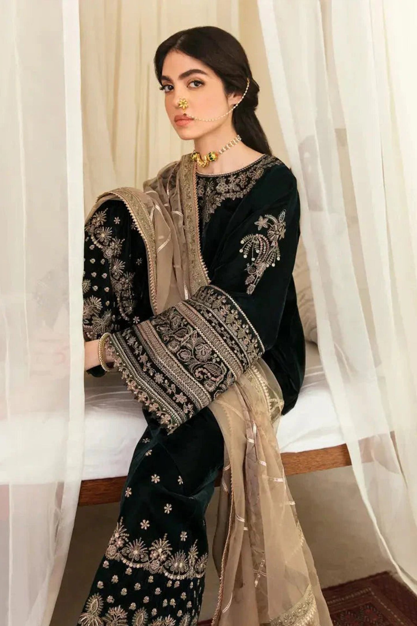 LZ0070 Digital Print Velvet (9000 Pound) 3 Piece Unstitched