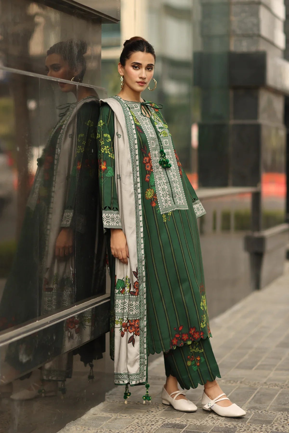 LZ1250- Charizma - Winter 3PC Karandi Digital Print Dress unstitched