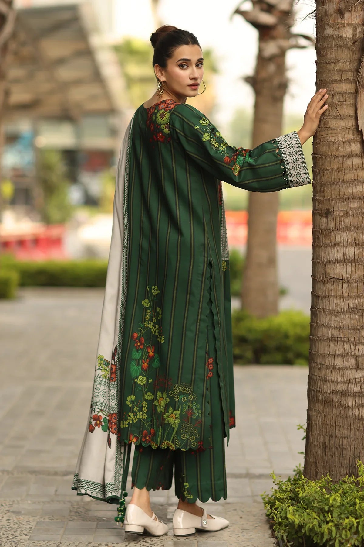 LZ1250- Charizma - Winter 3PC Karandi Digital Print Dress unstitched