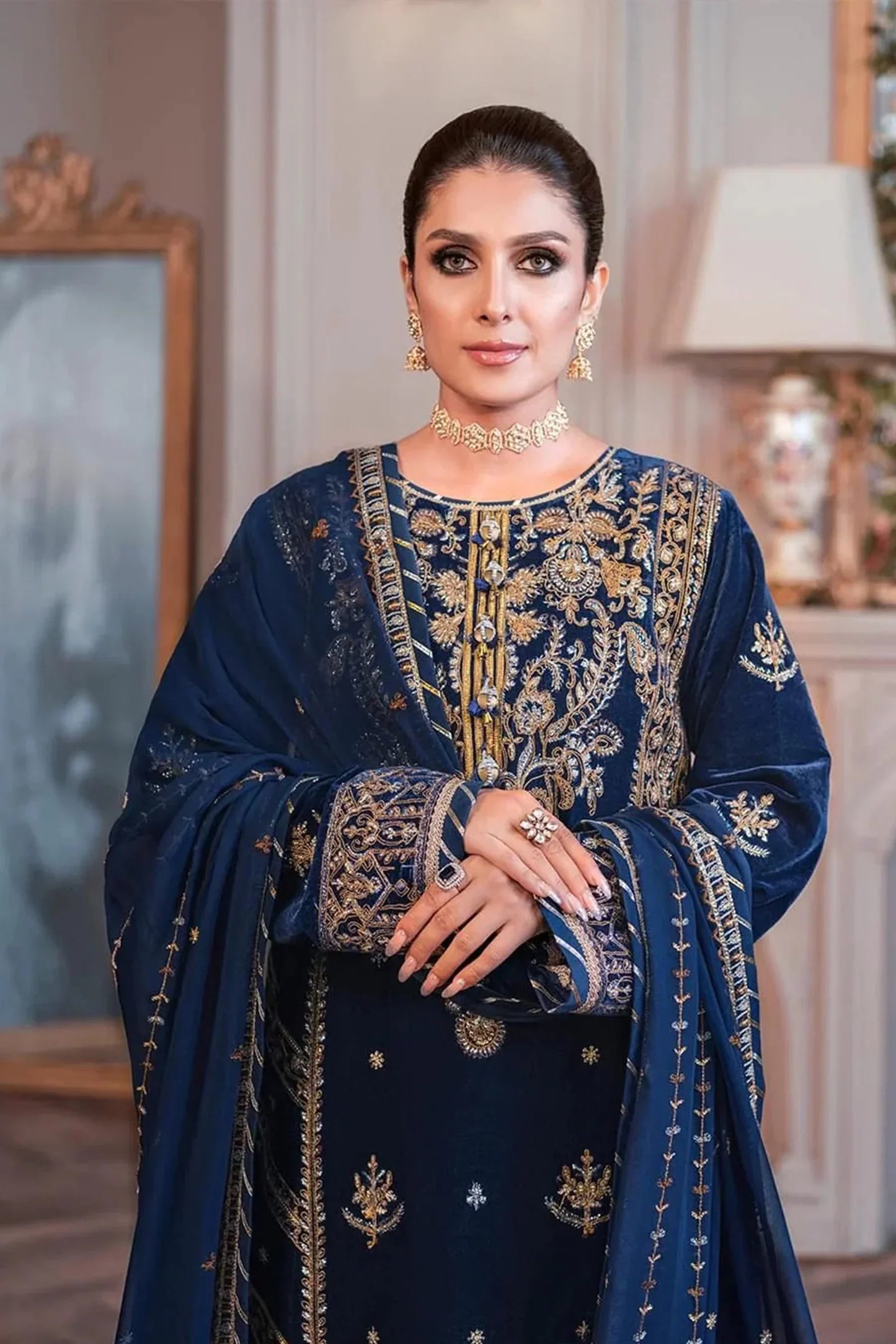 LZ607-WINTER Embroidered Velvet Three piece With Embridered Chiffon Duppatta