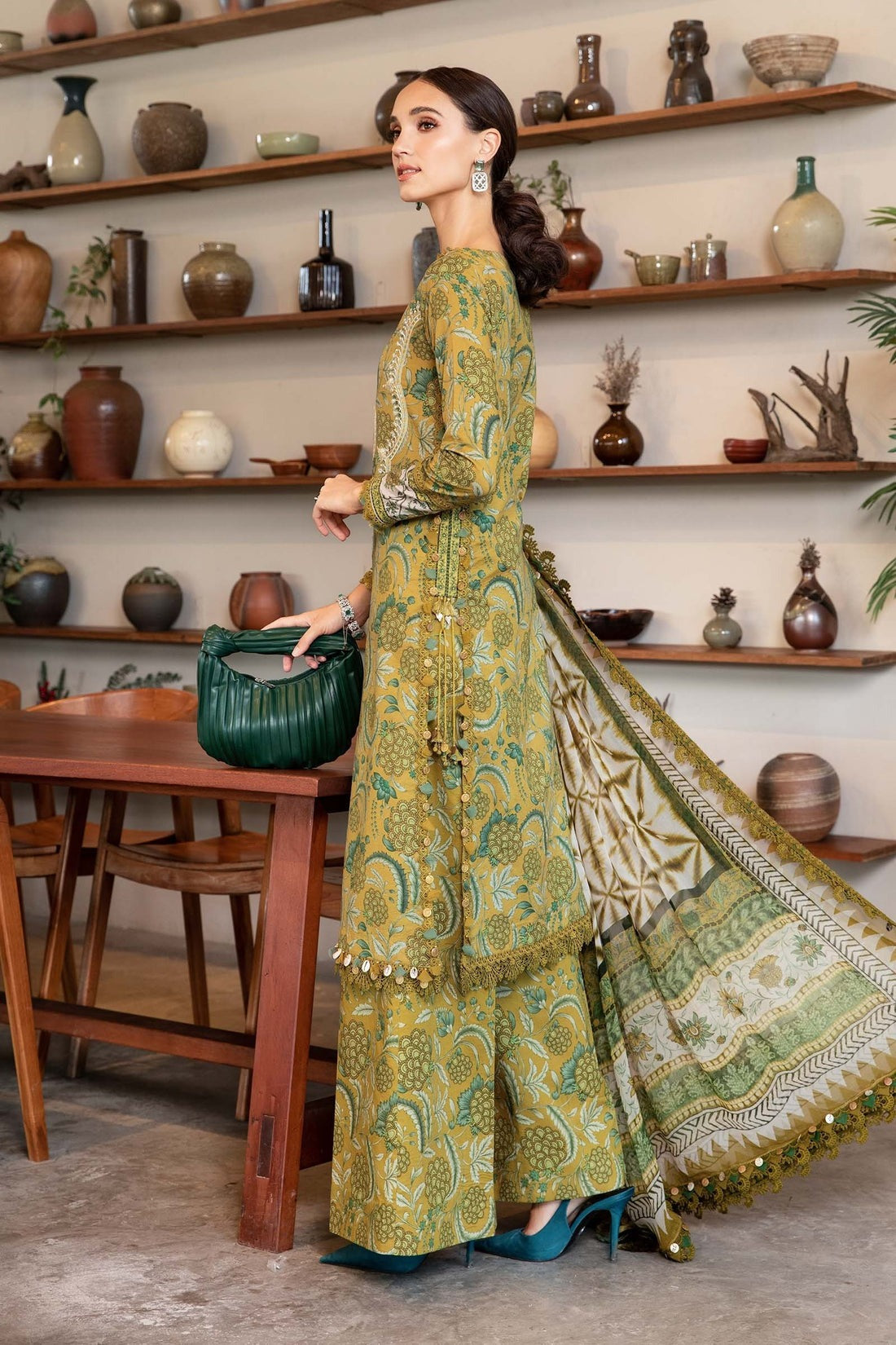 LZ0200-Digital Lawn 3-Piece Print Set with Bana Dora Voile Dupatta