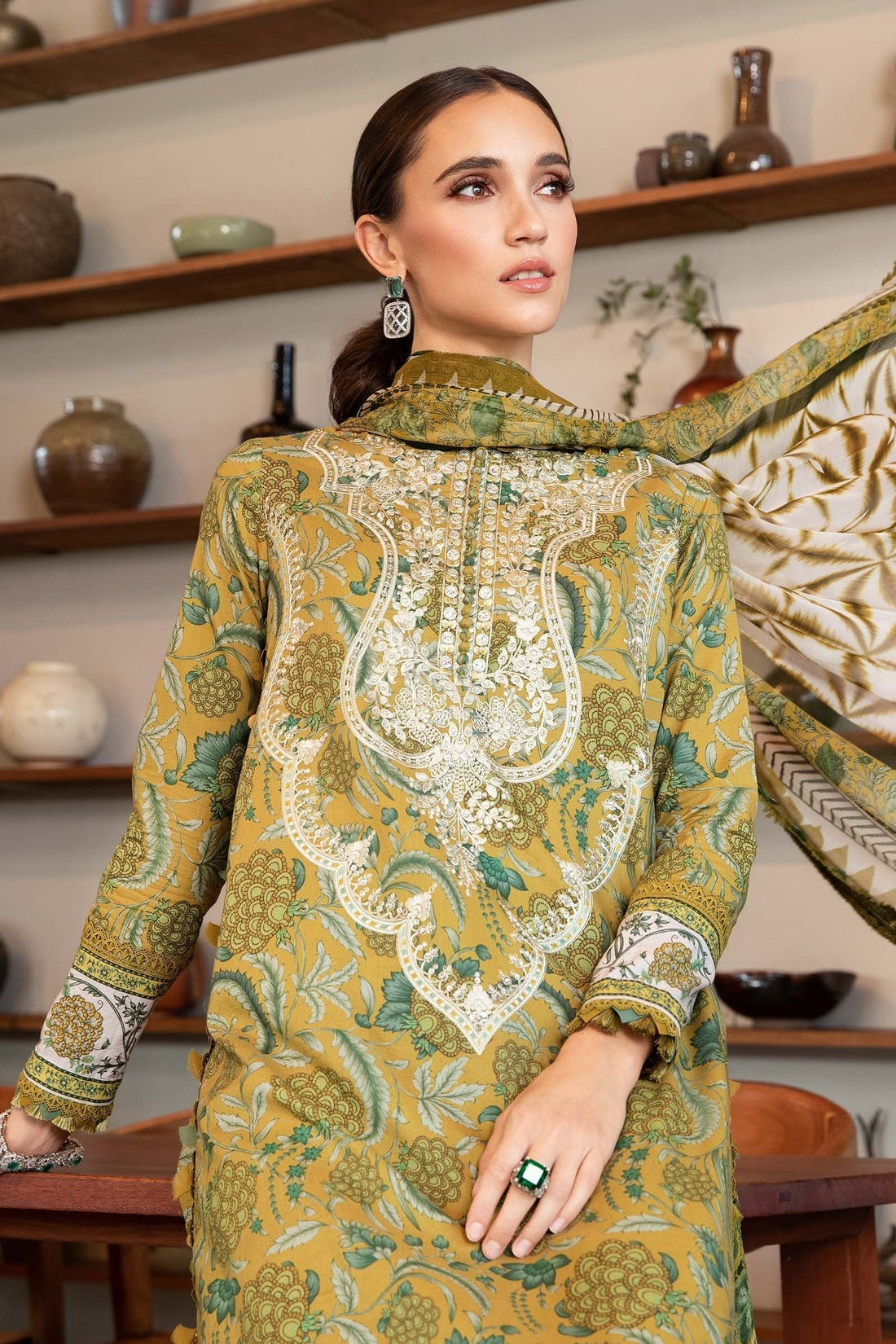 LZ0200-Digital Lawn 3-Piece Print Set with Bana Dora Voile Dupatta